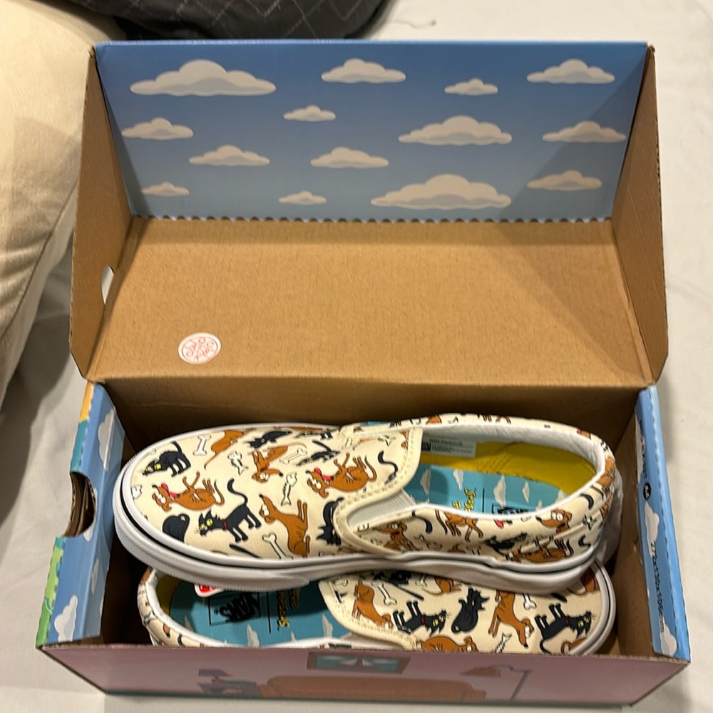 NWT Simpsons Vans kid size 3